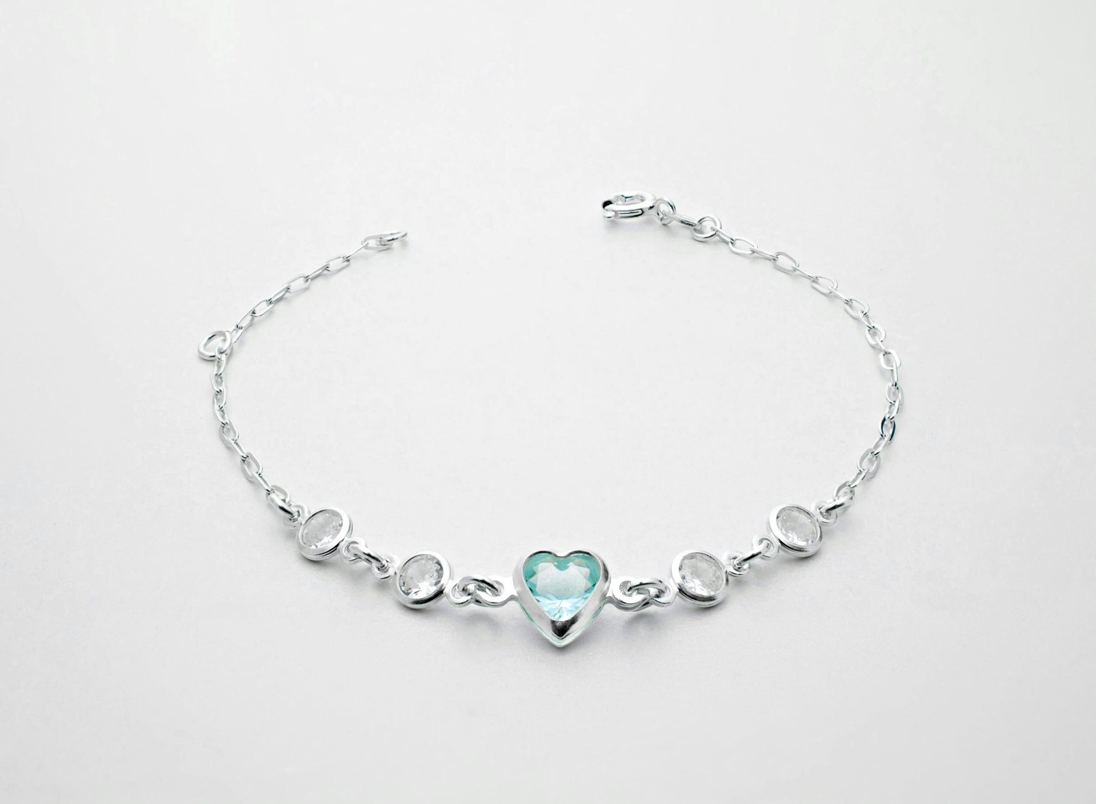 Crafting Memories: Our Commitment to Exquisite Jewelry and Unique Style